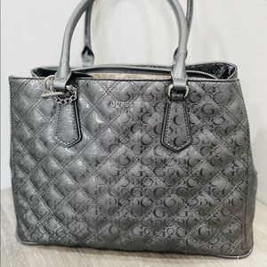 Cushion style Guess handbag 👜